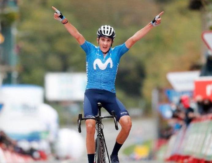 Marc Soler celebrando el triunfo de etapa.