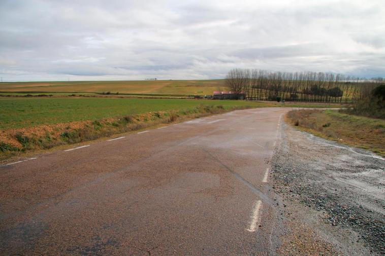 Más de seis kilómetros de la carretera entre Torresmenudas y Valverdón serán arreglados