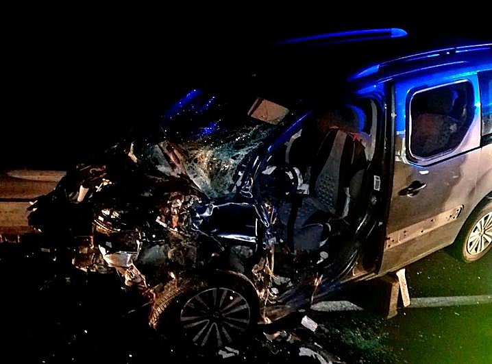 El vehículo mixto implicado en el accidente.