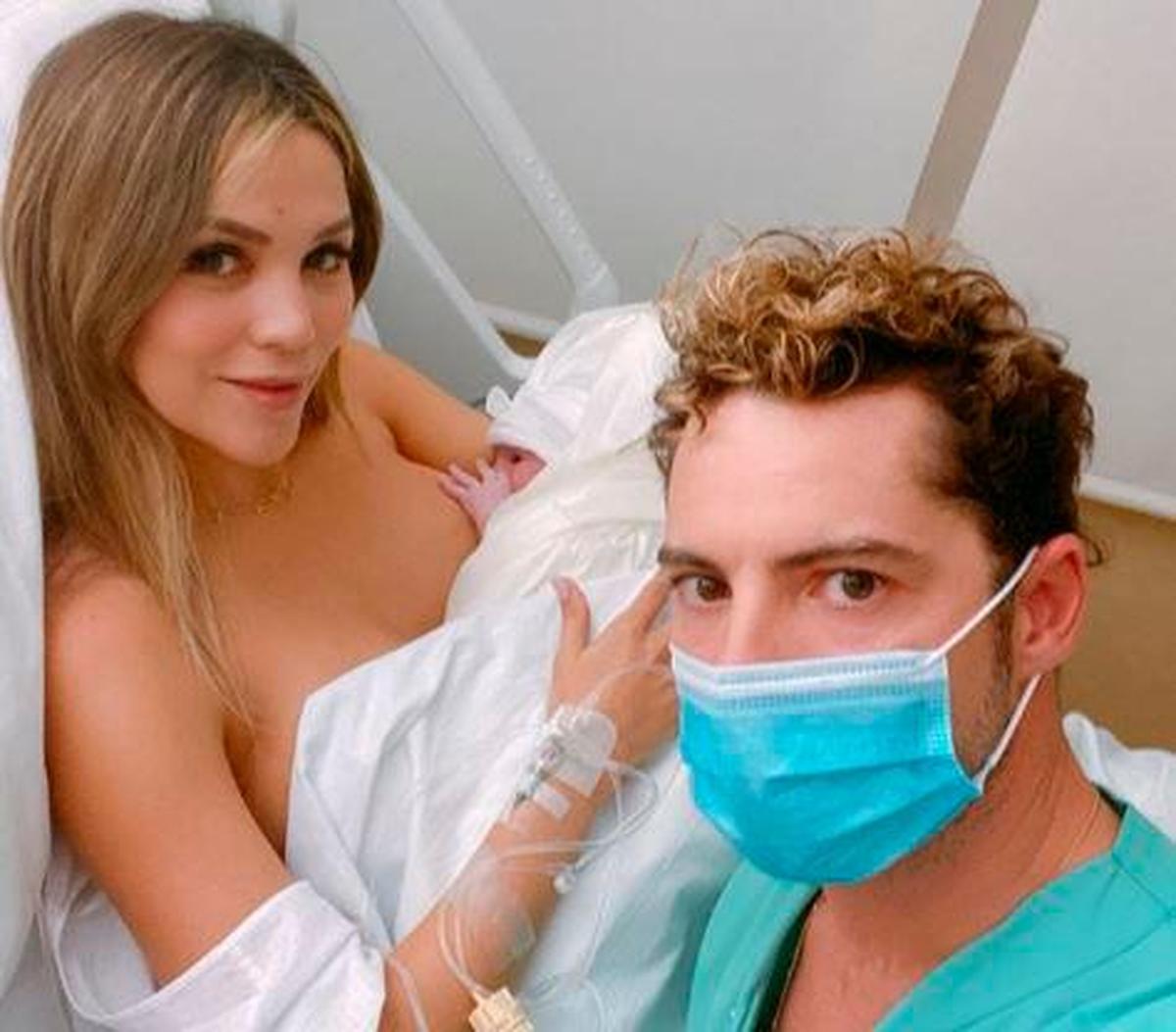 Rosanna Zanetti y David Bisbal, con su pequeña.