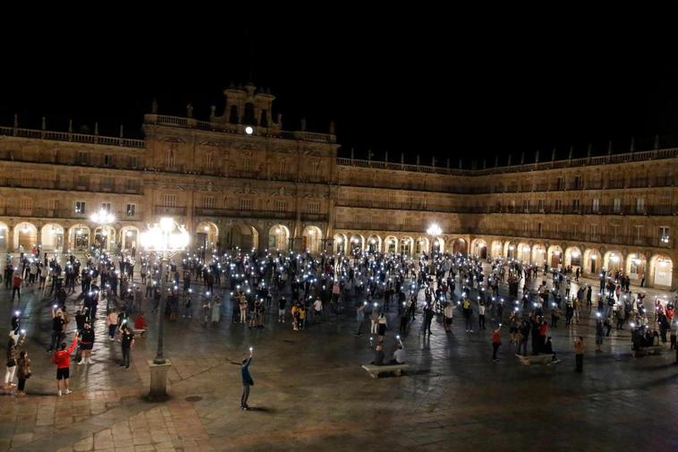 Primera concentración de los empresarios de ocio nocturno en la Plaza Mayor.