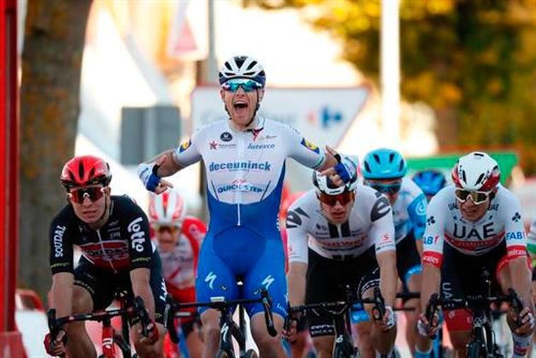 El ciclista irlandés Sam Bennett (Deceuninck-Quick Step), ganador de la novena etapa de La Vuelta ciclista a España 2020.