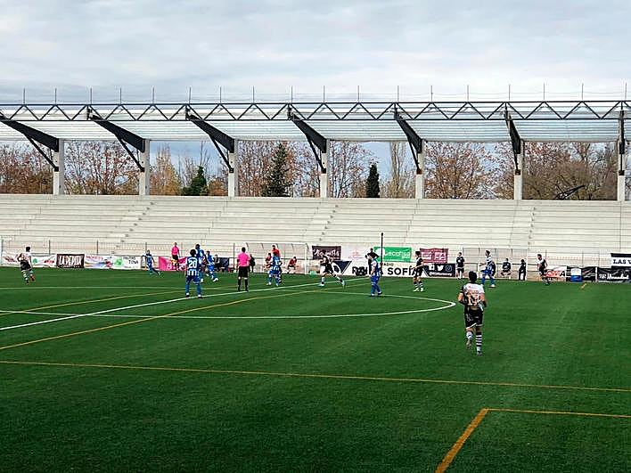 Imagen del choque entre el Unionistas y el Deportivo.
