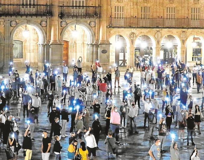 Manifestación de los hosteleros en la Plaza Mayor de Salamanca.