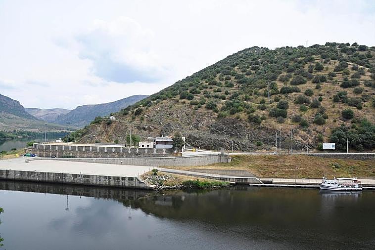 Infraestructuras de la Diputación provincial del muelle fluvial de “Vega Terrón”, en La Fregeneda.