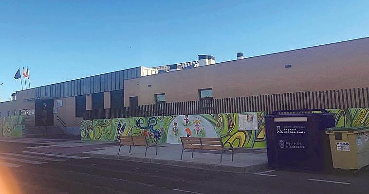 Entrada del colegio La Ladera de Carbajosa donde se colocará la pérgola.
