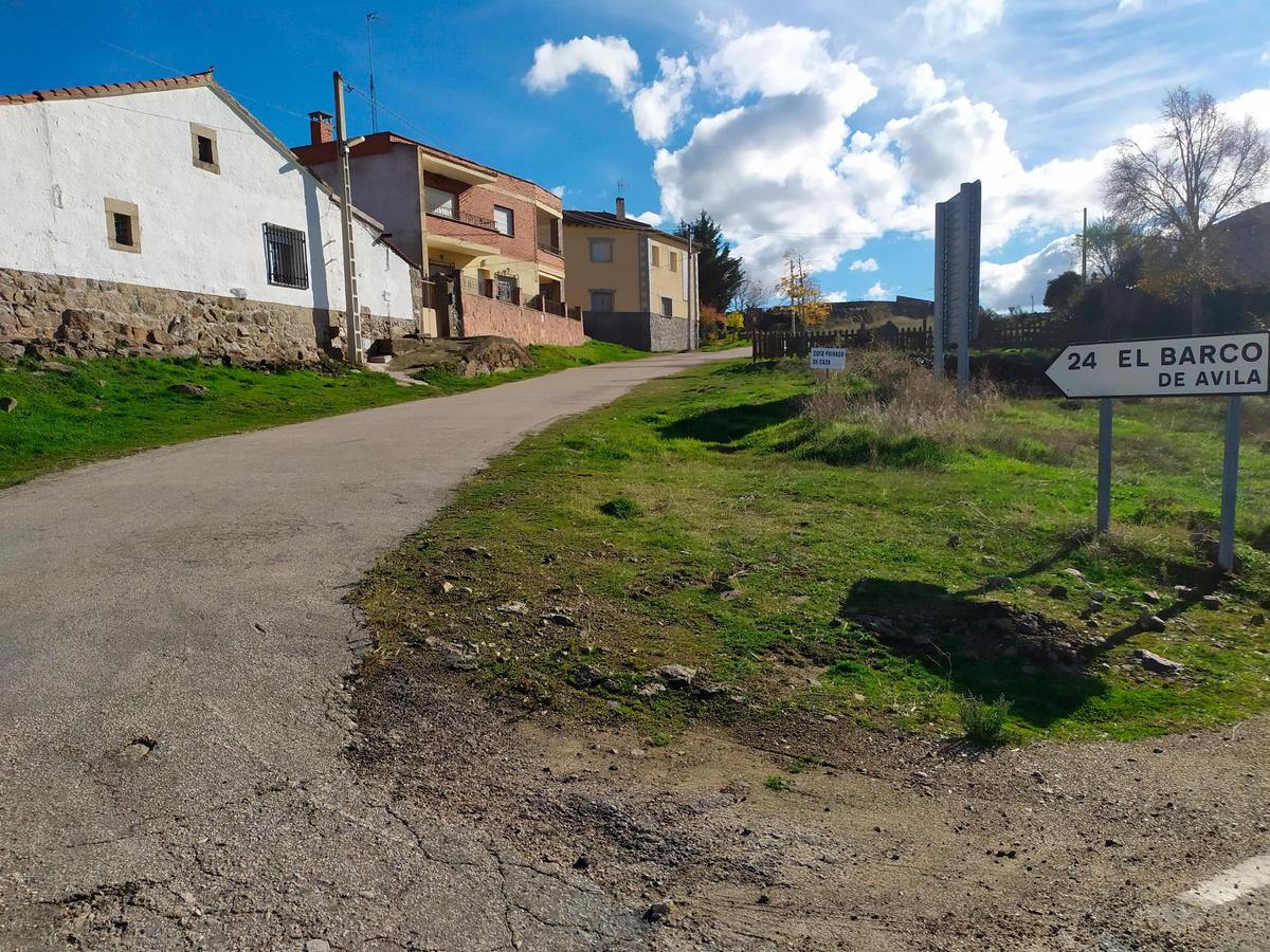 Inicio de la carretera de Gallegos al límite de provincia con Ávila.