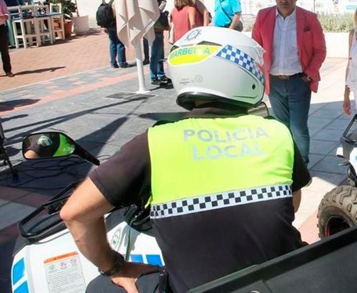 Agente de la Policía Local de Marbella.