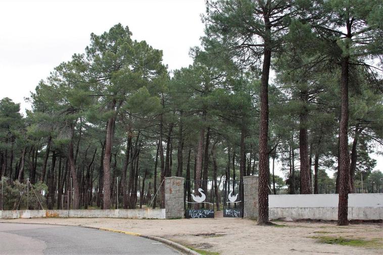 El parque se encuentra en la trasera de la urbanización.