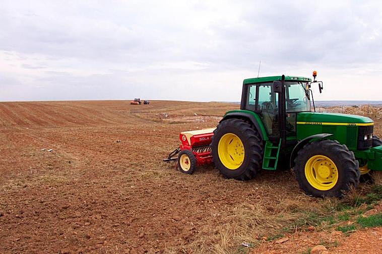 Siembra de las tierras en Gomecello.