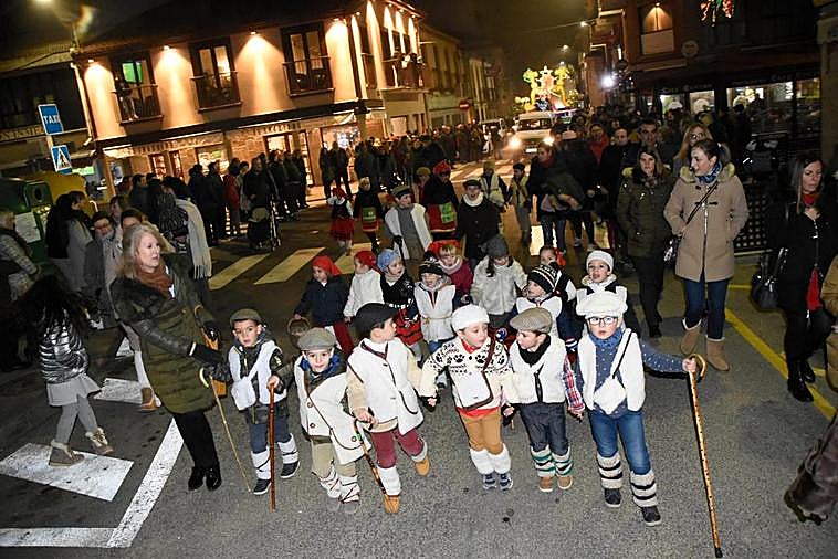 Niños en la cabalgata de Reyes Magos de este año en Vitigudino.