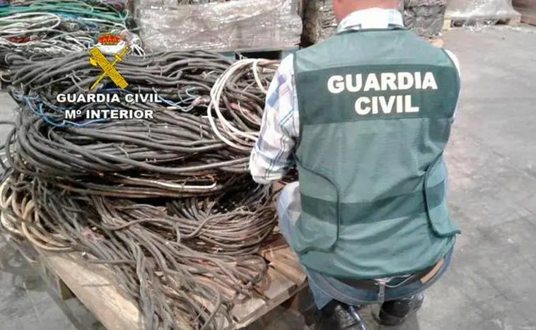 Detenido un vecino de Nava de Sotrobal por el robo de cableado de cobre en explotaciones de Machacón