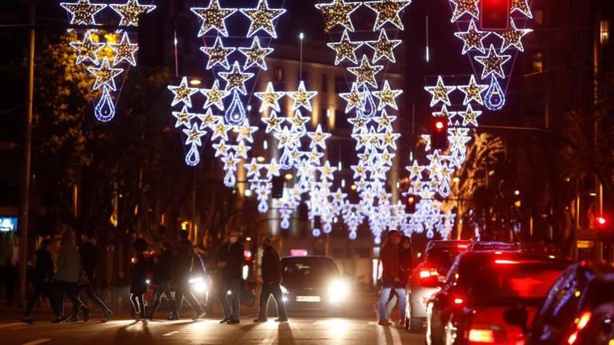 Luces de Navidad en una calle de Salamanca.