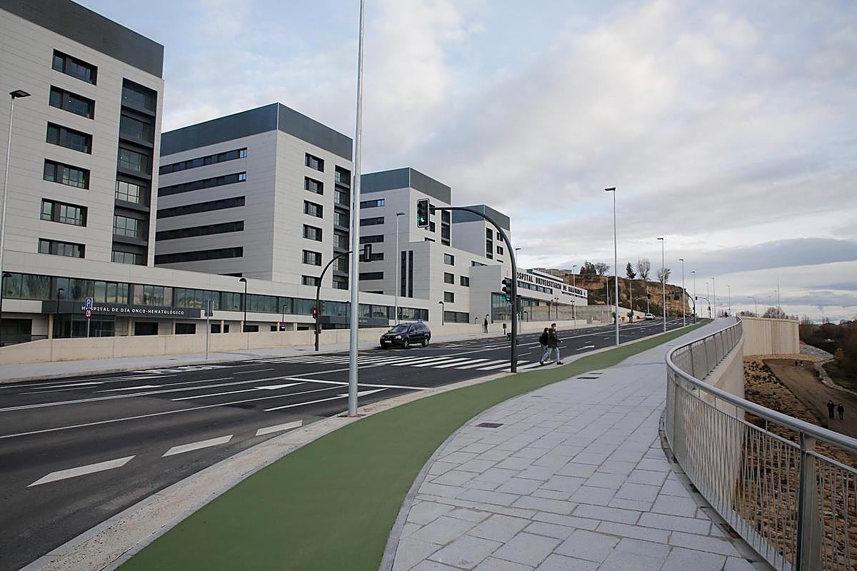 Vista del nuevo Hospital de Salamanca desde el vial.
