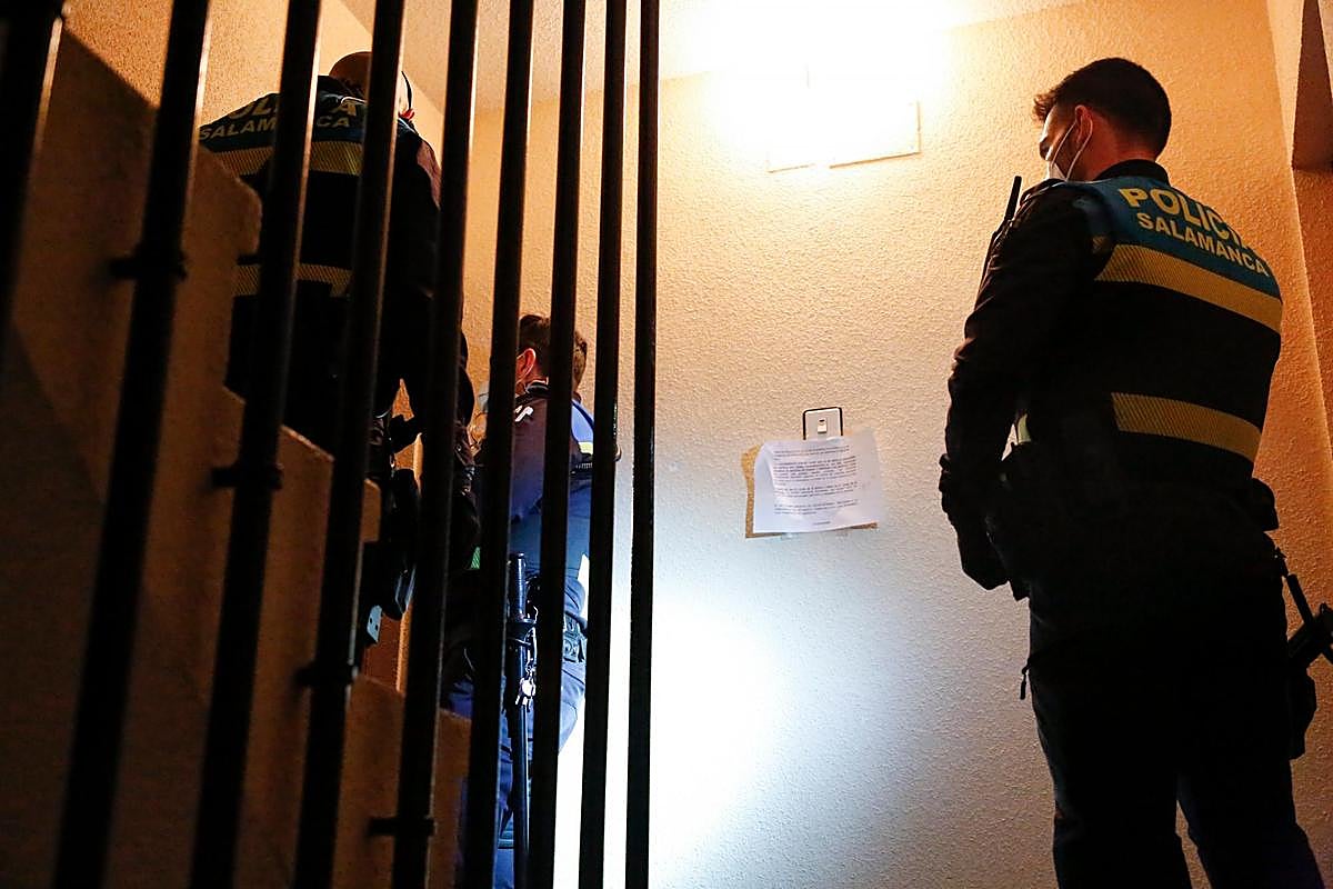 La Policía local en una intervención anterior en un domicilio