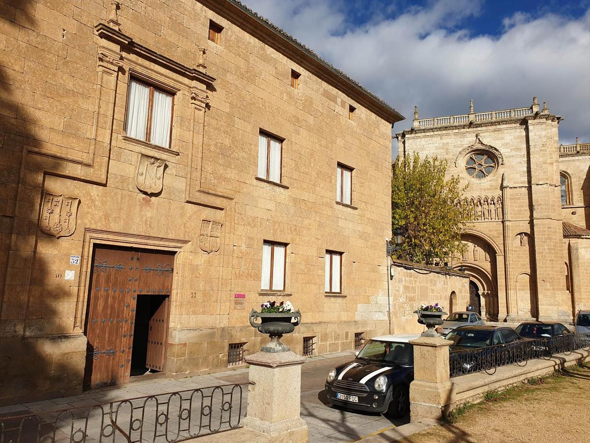 Fachada principal de la casa-palacio de los Miranda.