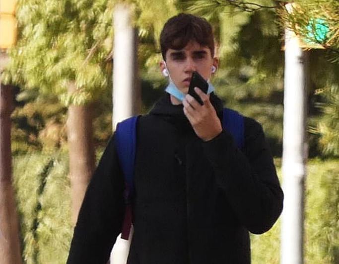 Pablo Urdangarín de paseo por Barcelona.