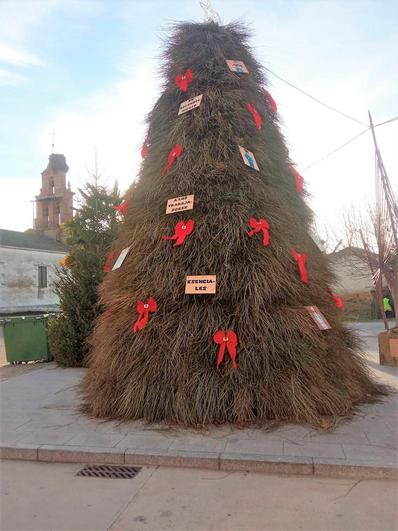 El árbol con sus dedicatorias.