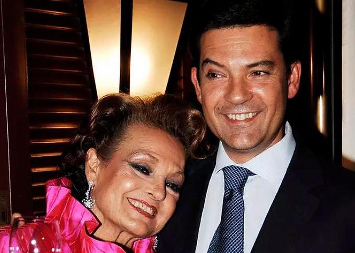 Carmen Sevilla y su hijo Augusto Algueró.