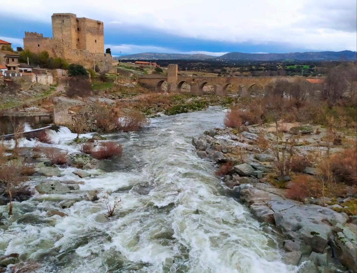 Imagen del Tormes a su paso por la localidad de Puente del Congosto, una postal de ensueño.