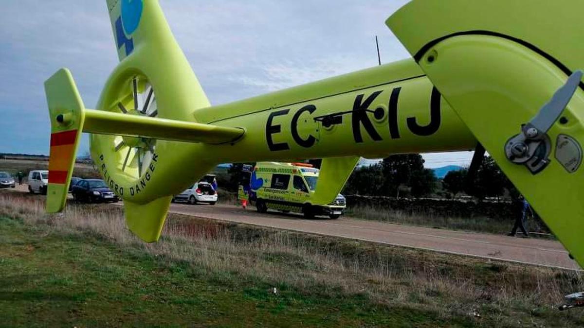 El helicóptero medicalizado, en el lugar del accidente.