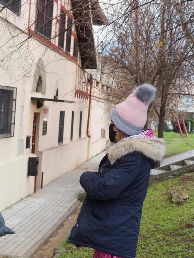 Carmen, en el exterior de Padre Damián, donde pasará la Nochevieja.