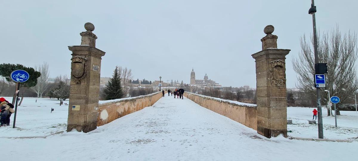 Imagenes de Salamanca en la mañana de este sábado. | PEDROSKYES