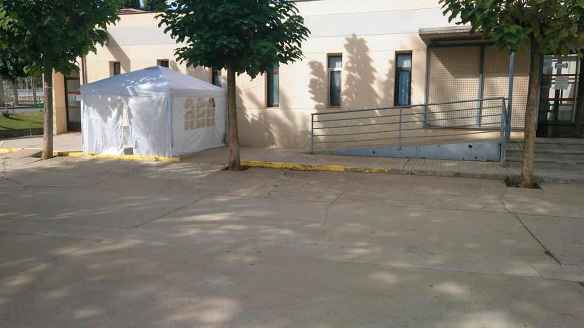 El Centro de Salud ya cuenta con una carpa a modo de sala de espera