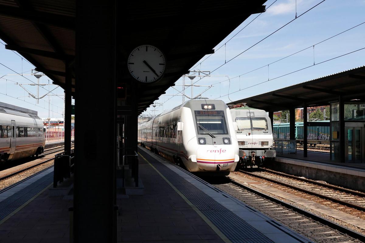 Trenes en la estación de Salamanca.