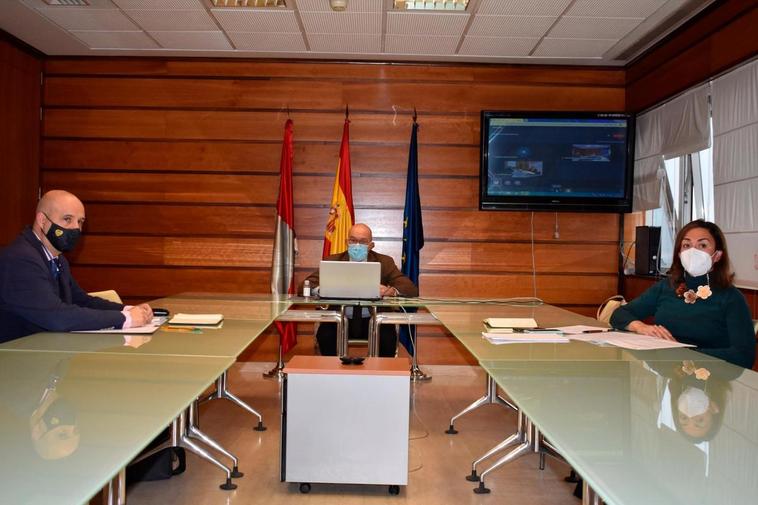 El consejero de Agricultura, Ganadería y Desarrollo Rural, Jesús Julio Carnero, el viceconsejero de Desarrollo Rural, Jorge Llorente, y la directora general de Desarrollo Rural, María González.