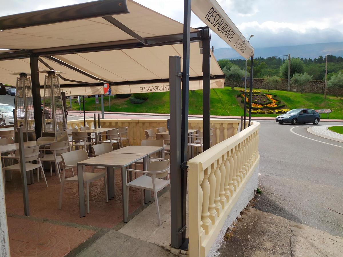 Imagen de la terraza de un restaurante en Béjar equipada con sistema de calefacción para el invierno.