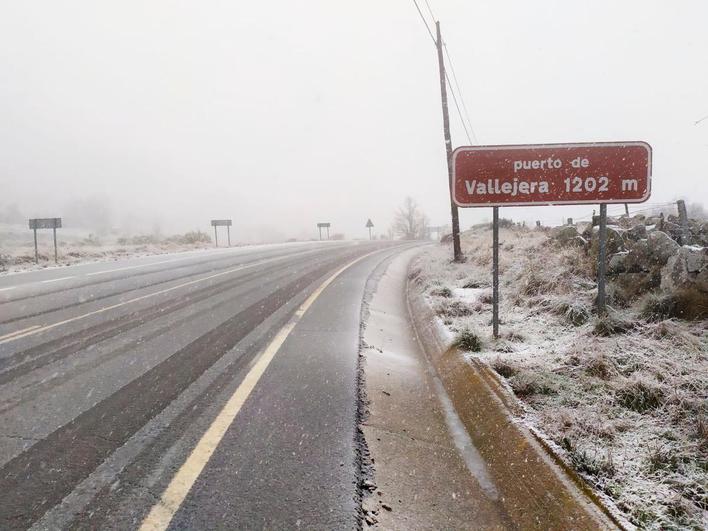 Nieve en el puerto de Vallejera.