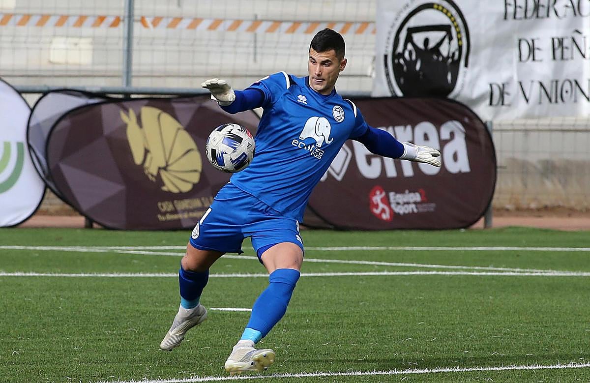 El guardameta del Unionistas, Miguel Serna.