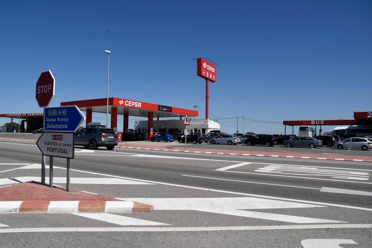 Estación de servicio de Fuentes de Oñoro en la que falleció el ciudadano senegalés.