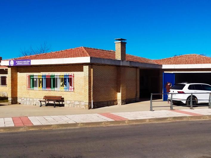 Imagen de la escuela infantil de Linares de Riofrío, que tiene matriculados doce pequeños.