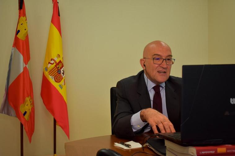 El consejero de Agricultura, Ganadería y Desarrollo Rural, Jesús Julio Carnero