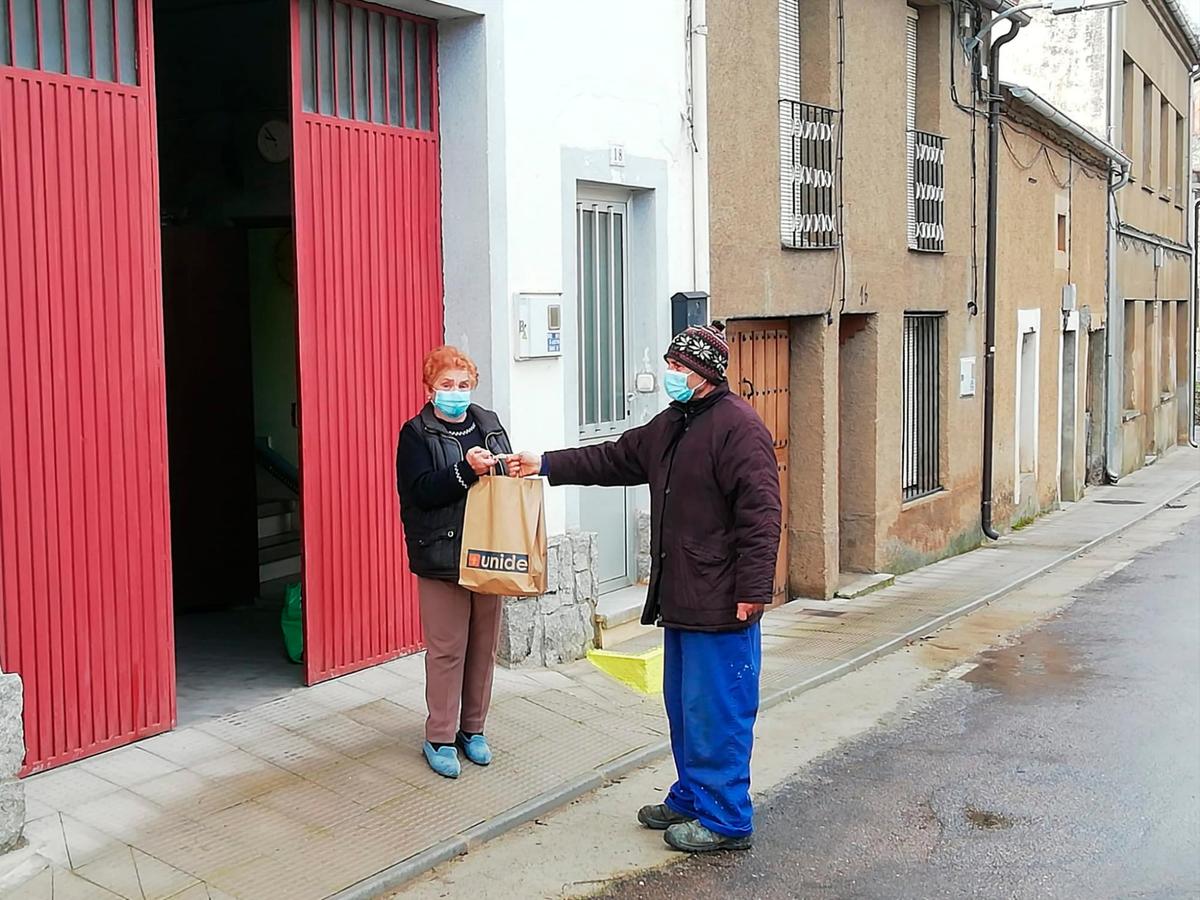 Reparto casa por casa de la “bolsa de San Blas” en Serradilla del Arroyo