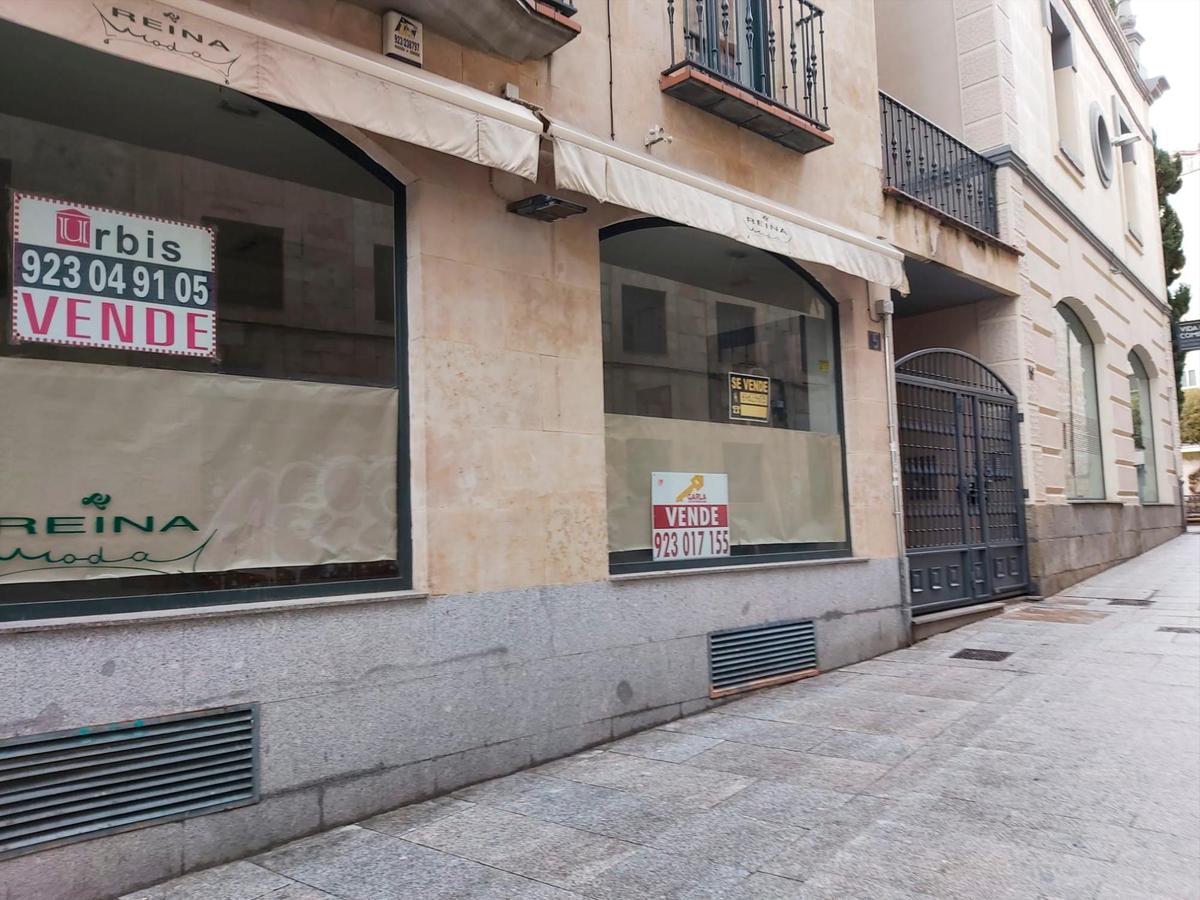 Local en venta en la calle Reina, junto a la plaza Santa Eulalia.