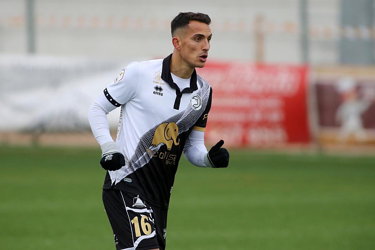 El centrocampista Luis Acosta.