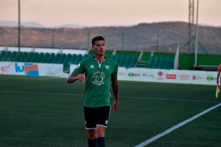 Razvan, lateal zurdo del CD Guijuelo.