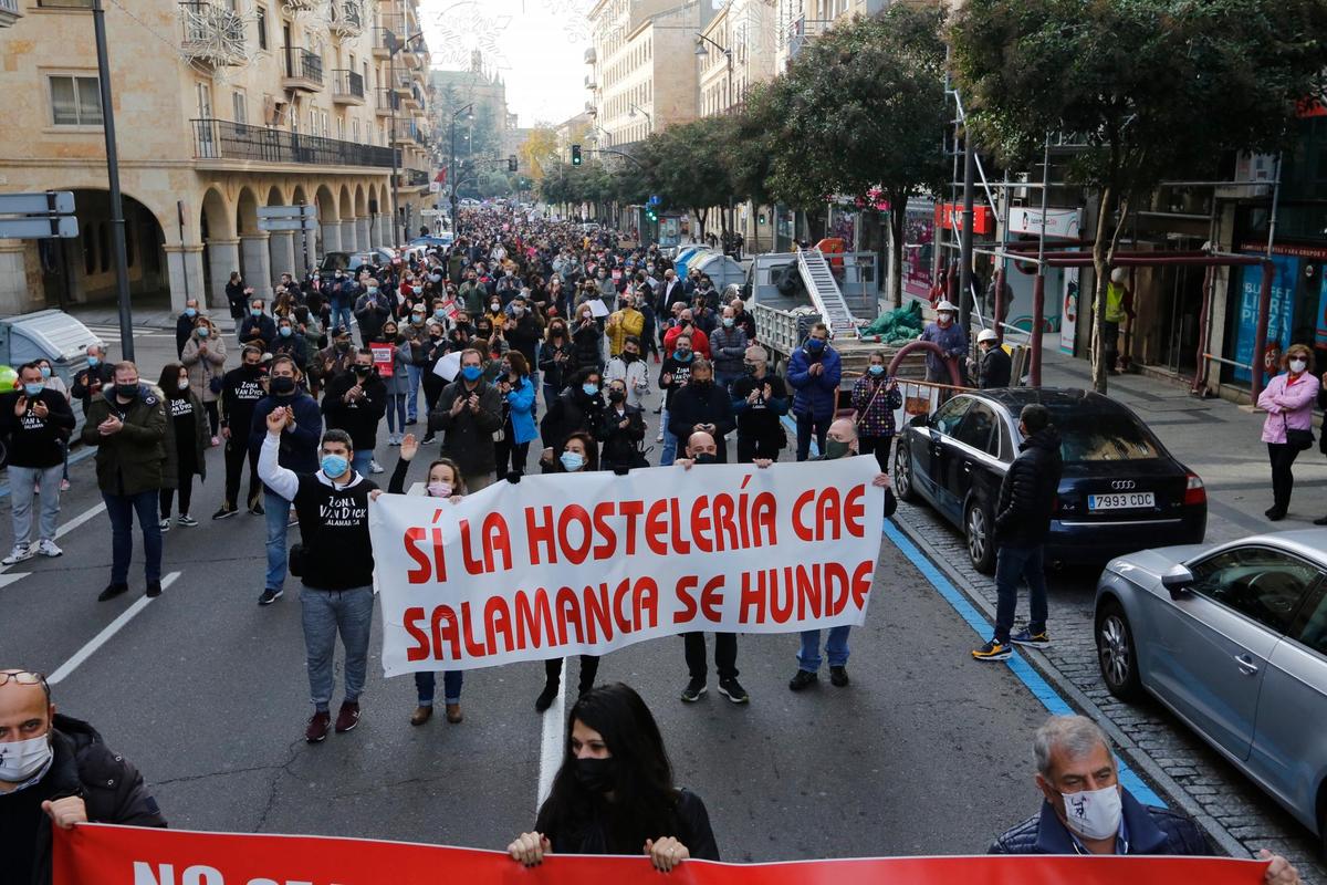 Protesta de los hosteleros salmantinos en la calle.