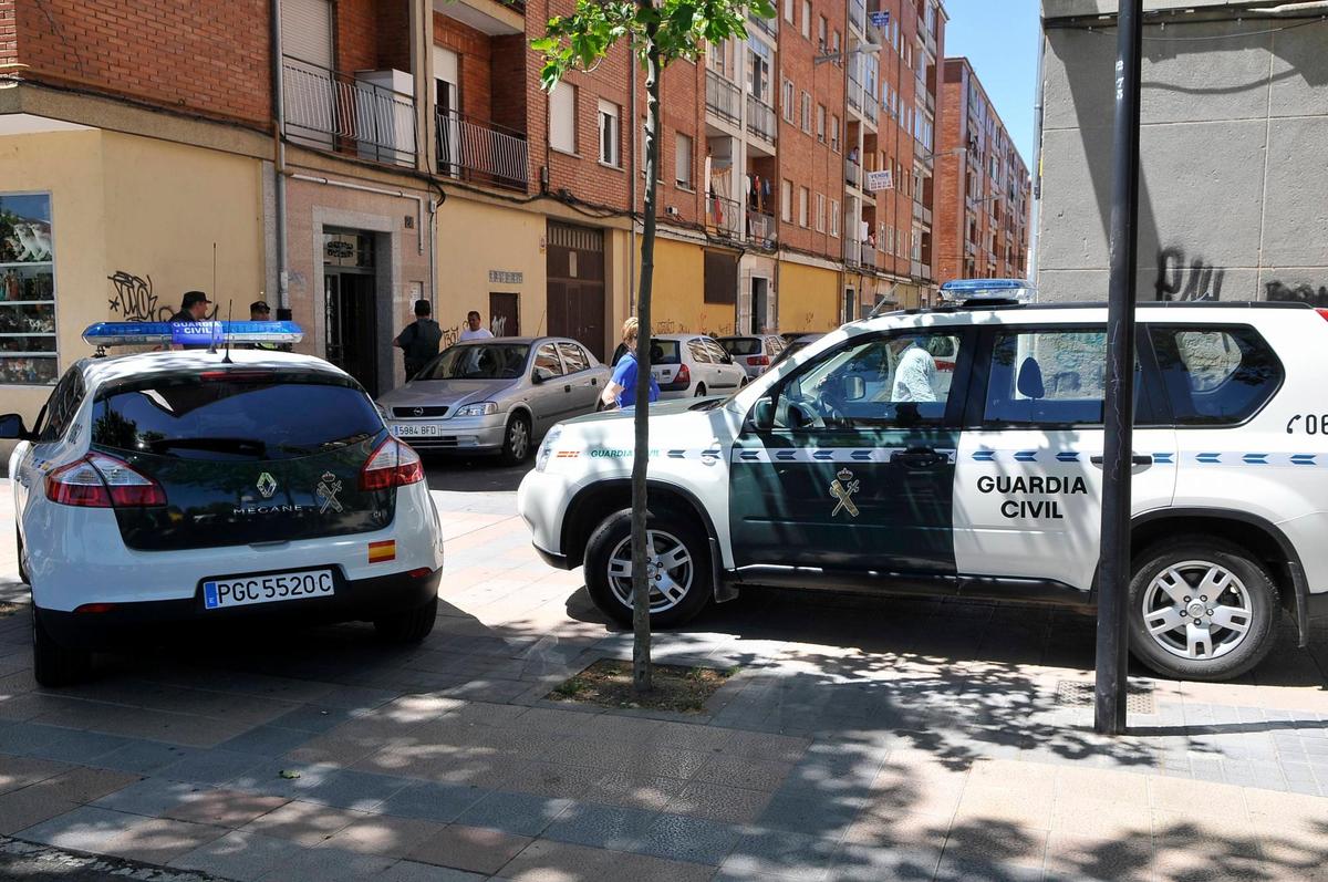 Imagen de archivo de la calle Obispo Ramírez en una operación de la Guardia Civil.