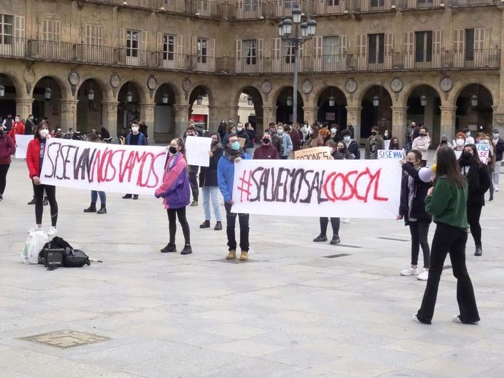 Alumnos del Conservatorio Superior, en su concentración en la Plaza.