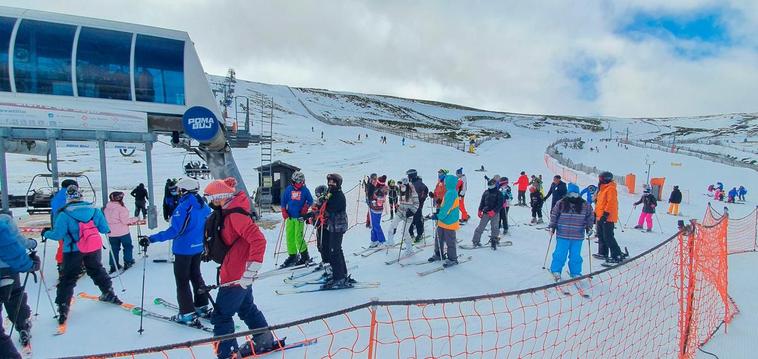 Récord en La Covatilla: más de 500 esquiadores en el inicio del Carnaval