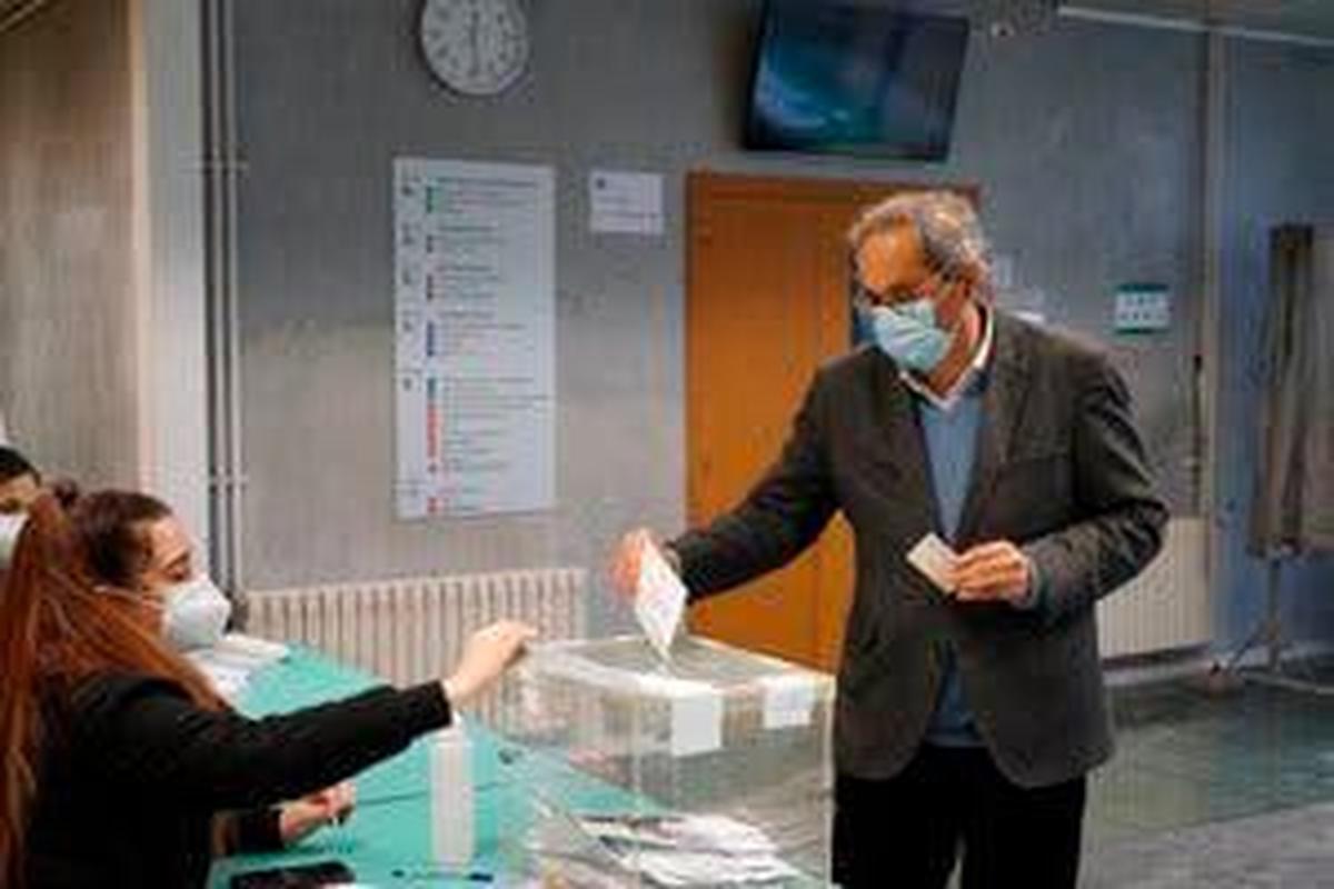 Quim Torra votando.