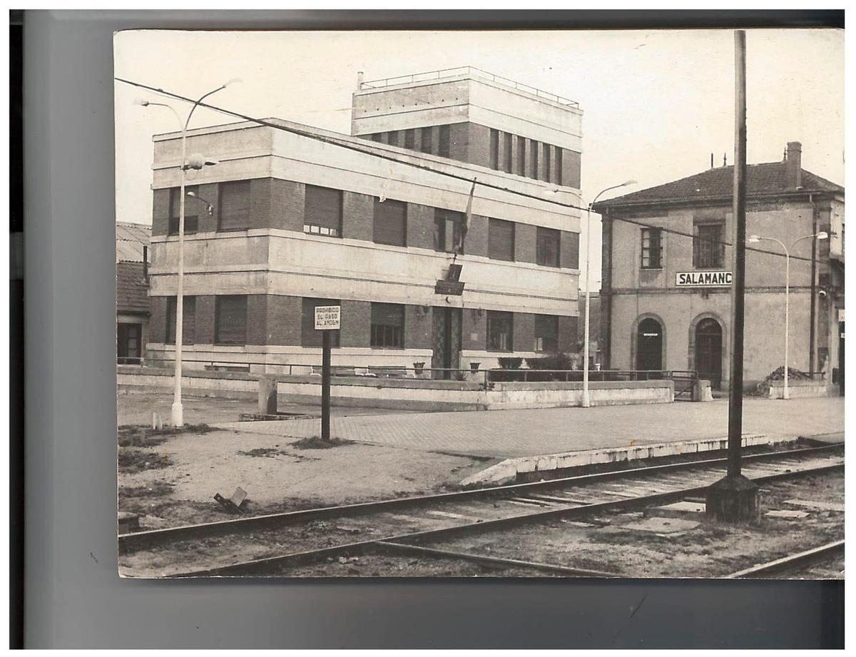 La estación de Salamanca que después se derrumbó en los 70. | JAVIER MOLINA