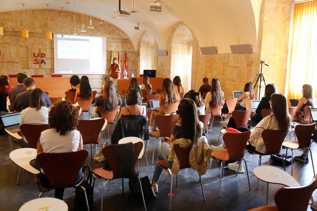 La Universidad podrá seguir dando clase más allá de las 8 de la tarde