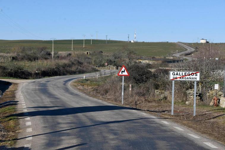 Carretera entre Gallegos de Argañán y Sexmiro.