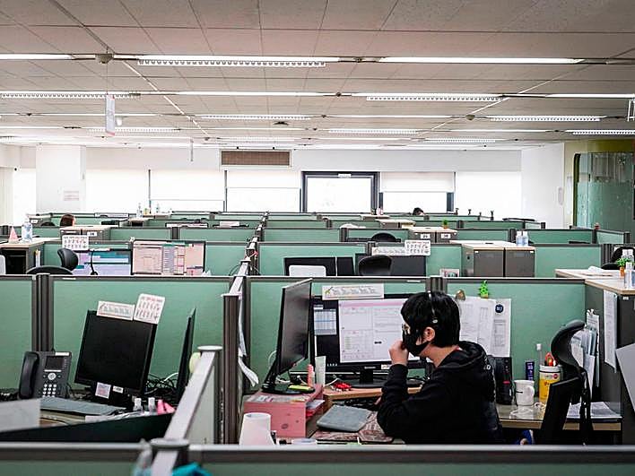 Una teleoperadora, en un ‘call center’.