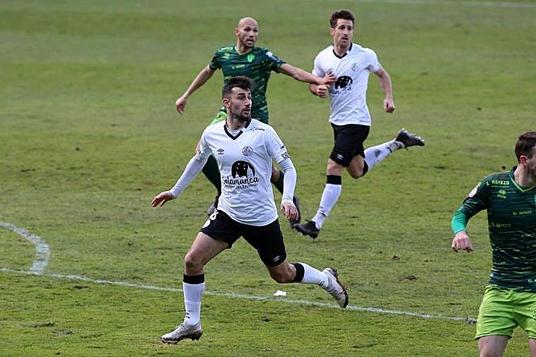 Camacho en el choque ante el Guijuelo en el Helmántico.